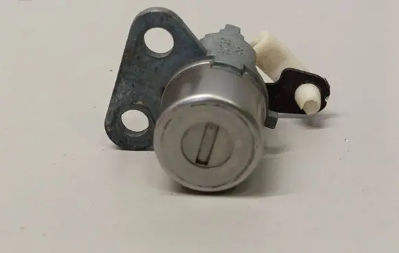 Jeep Grand Cherokee Front door lock (next to the handle) 312739S3