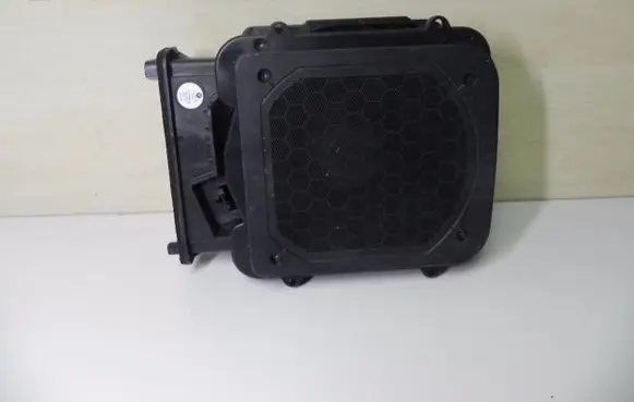 BMW 2 F45 Subwoofer speaker 9275996 R825
