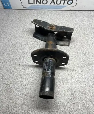 Front bumper mounting bracket