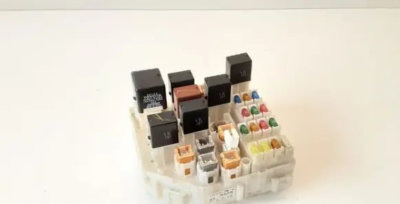 Toyota RAV 4 (XA20) Fuse module