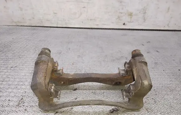 SsangYong Kyron Front Brake Caliper Pad/Carrier 