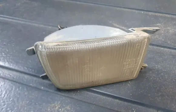 Volkswagen Golf III Front bumper turn signal 