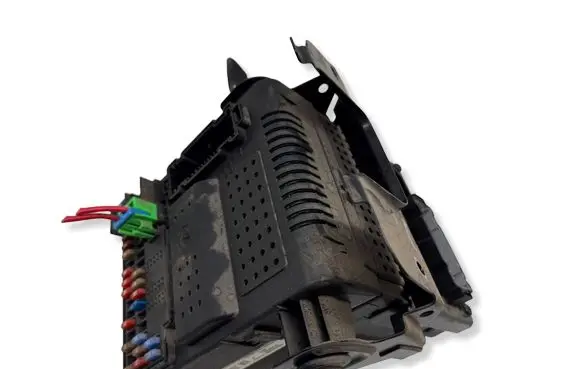Volvo XC70 Fuse module 30728542 12243779