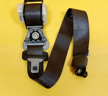 Mitsubishi Space Wagon Rear seatbelt 0428037