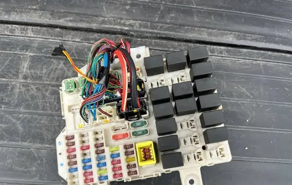 Mitsubishi Colt Fuse box set MN108319 86374A171 5WK45103I