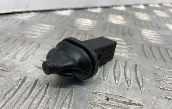 BMW 5 E60 E61 Fuel tank opening switch 82289392
