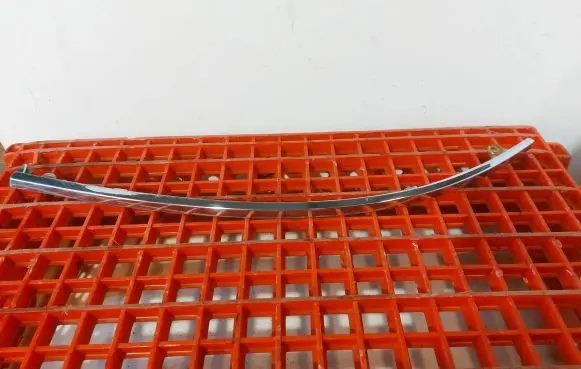 Front bumper splitter molding