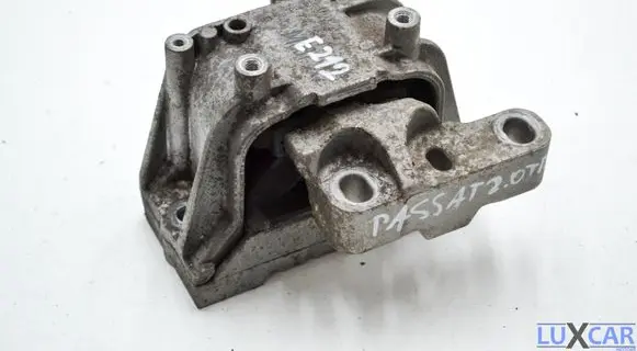 Volkswagen PASSAT B7 Engine mount bracket 1K0199262CR