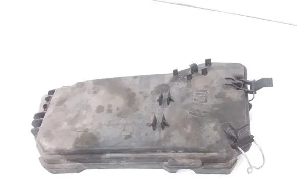 Mercedes-Benz C W204 Fuse box cover A2045400082