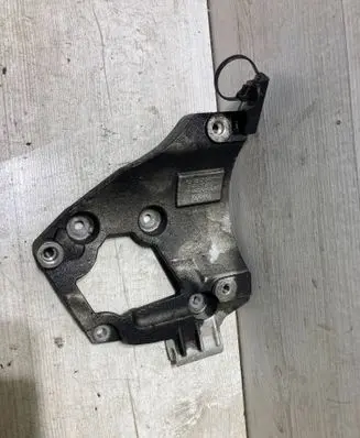 Ford Focus A/C compressor mount bracket jx6q10k380aa