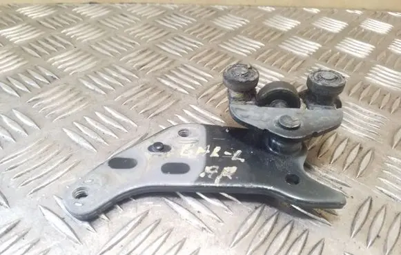 Toyota Previa (XR30, XR40) II Sliding door lower roller guide/hinge 
