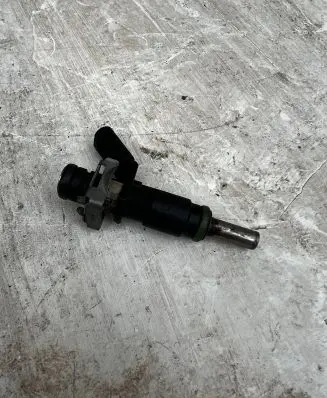 Mercedes-Benz GL X164 Fuel injector A2720780249