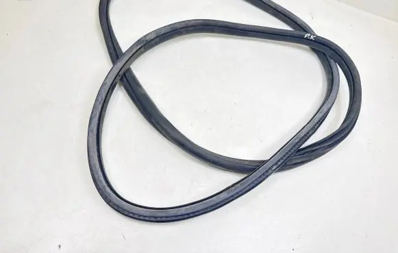 Citroen C4 II Rubber seal front door window/glass 