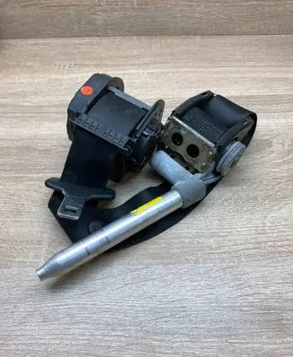 BMW 7 E65 E66 Rear seatbelt 7022401