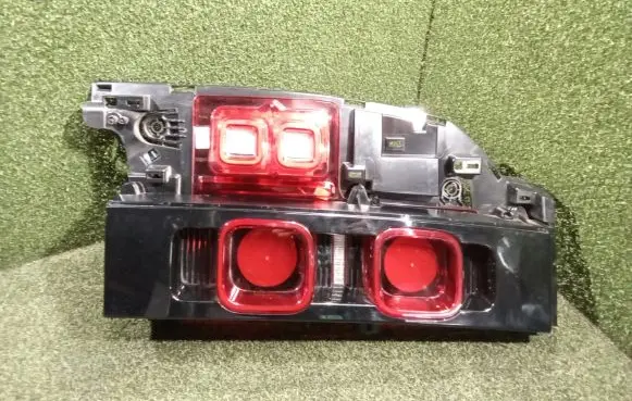 Land Rover Defender Rear/tail lights L8B213405AH L8B213405 L663RL
