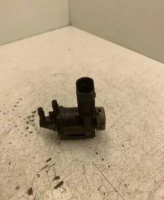 Audi A4 S4 B7 8E 8H Vacuum valve 1J0906283C