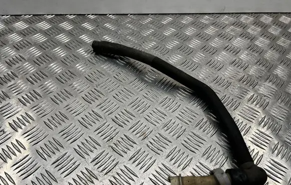 Engine coolant pipe/hose