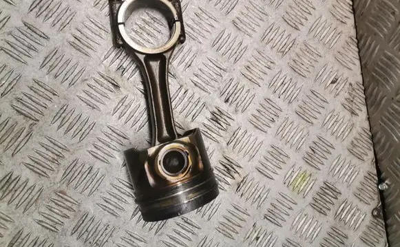 Volkswagen PASSAT B6 Piston bmp