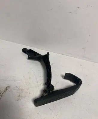 Mercedes-Benz E W210 Accelerator throttle pedal A2103011520
