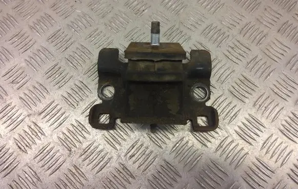 Nissan Navara D23 Engine mount bracket