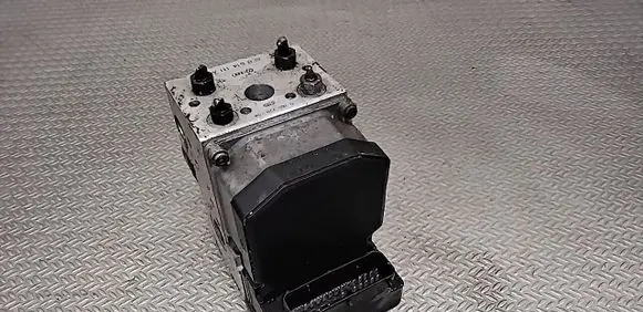 Volkswagen PASSAT B5.5 ABS Pump 0265220408 8E0614111A