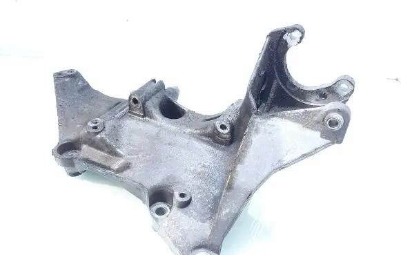 Volvo S40, V40 A/C compressor mount bracket 8200115762