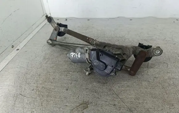 Toyota Yaris Front wiper linkage