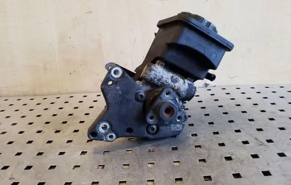 BMW X3 E83 Power steering pump 3413807 2247556
