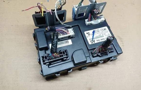 Nissan Juke I F15 Central body control module 284B11KB1D 116RI000259 116RAI000258