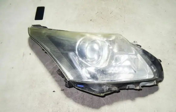 Toyota Avensis T270 Headlight/headlamp 8112605310