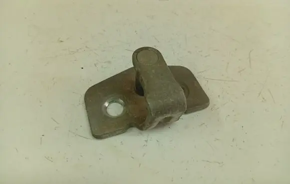 Opel Astra G Front door lock loop/hook striker