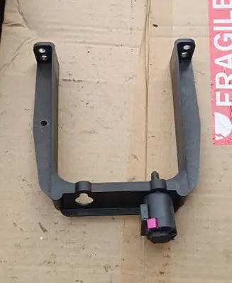 Audi Q7 4L Fender mounting bracket 4L0723135