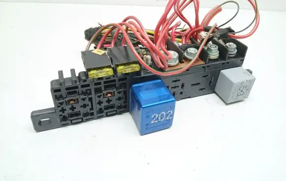 Volkswagen PASSAT B5.5 Fuse module 8L0941822A