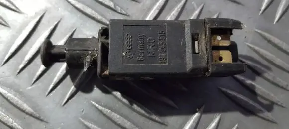 Volkswagen PASSAT B3 Brake pedal sensor switch 191945515