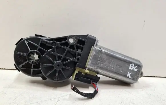 Volkswagen PASSAT B6 Seat adjustment motor 0390203224 821418064