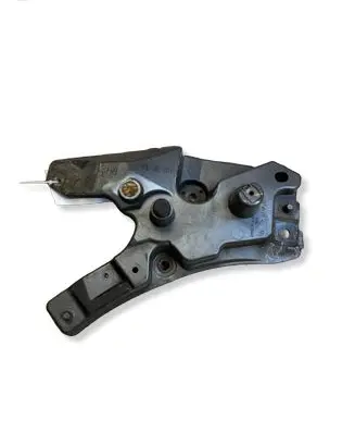 Volvo XC60 Fender mounting bracket 31424579