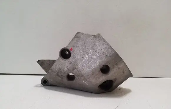 Engine mounting bracket