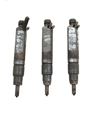 Volkswagen Golf IV Fuel injector 028130201T