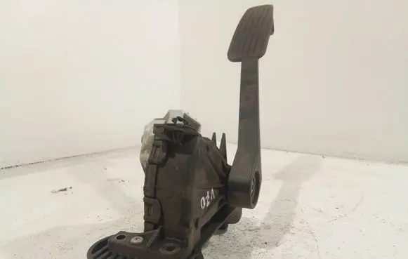 Volvo V70 Accelerator throttle pedal 30636003