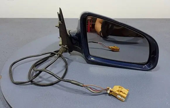 Audi A4 S4 B6 8E 8H Front door electric wing mirror 