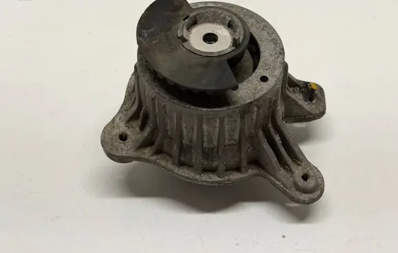 Mercedes-Benz C W205 Engine mount bracket A2052406717