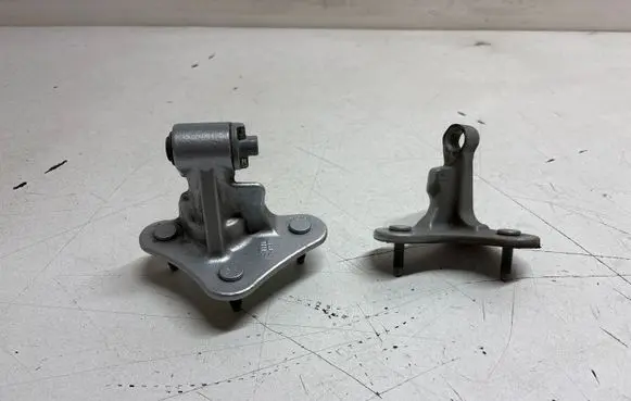 Mercedes-Benz ML W166 Rear door upper hinge 1150