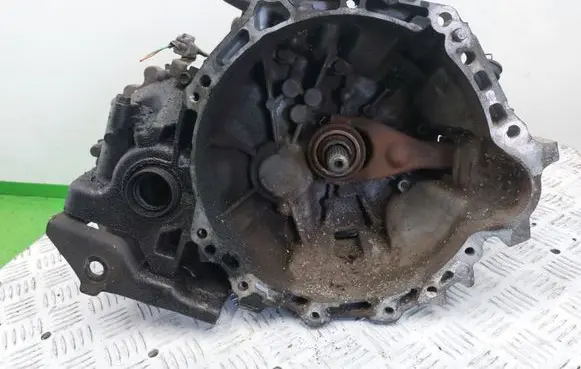 Toyota Yaris Manual 5 speed gearbox S70502845
