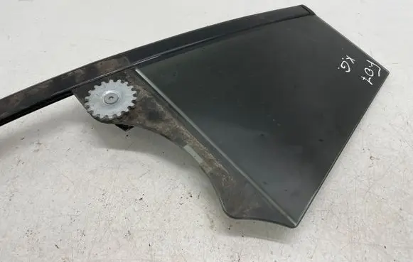 BMW 5 GT F07 Rear vent window glass 