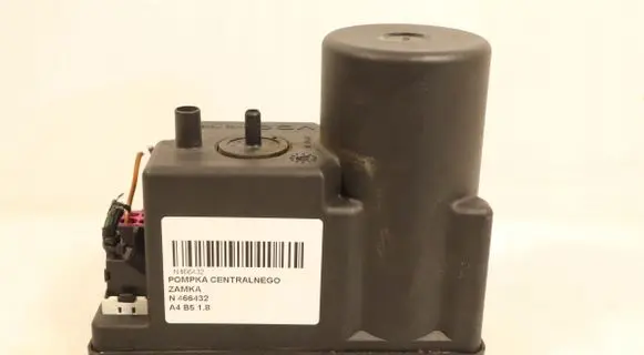 Audi A4 S4 B5 8D Central locking vacuum pump 4A0862257A