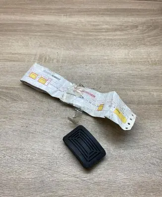 Renault 25 Brake pedal 7700573028