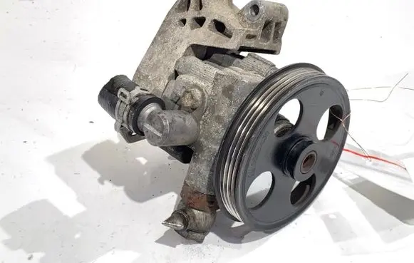 Opel Insignia A Power steering pump 