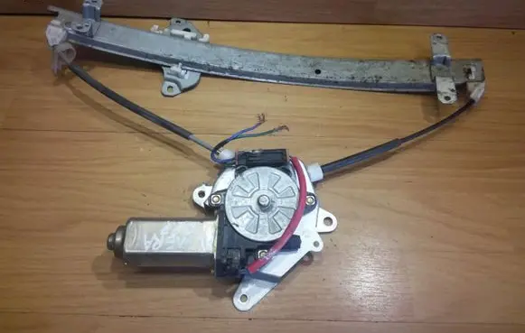 Nissan Almera Front door window regulator with motor 807300M007