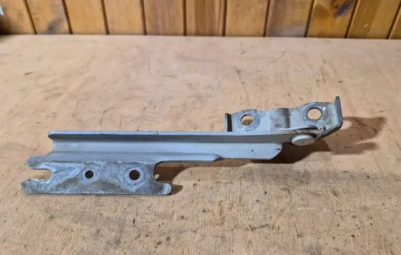 Mazda 323 Engine bonnet/hood hinges