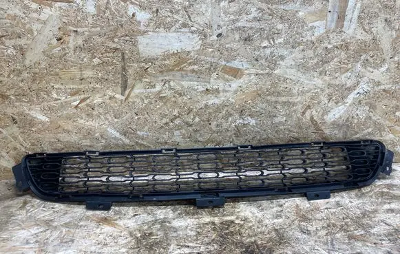 KIA Sorento Front bumper lower grill 865622P500
